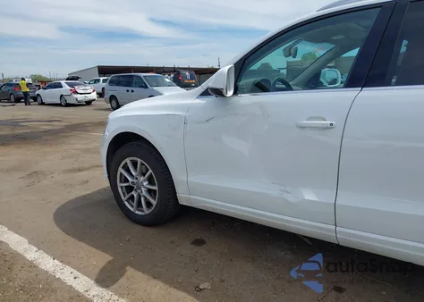 2011 Audi Q5 2.0T Premium z USA, uszkodzony, nr VIN WA1LFAFP2BA064733